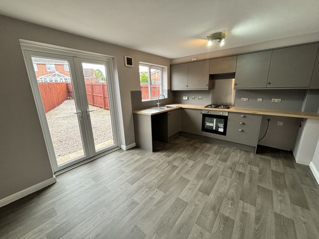 Property photo 3 of 17 Kitchen