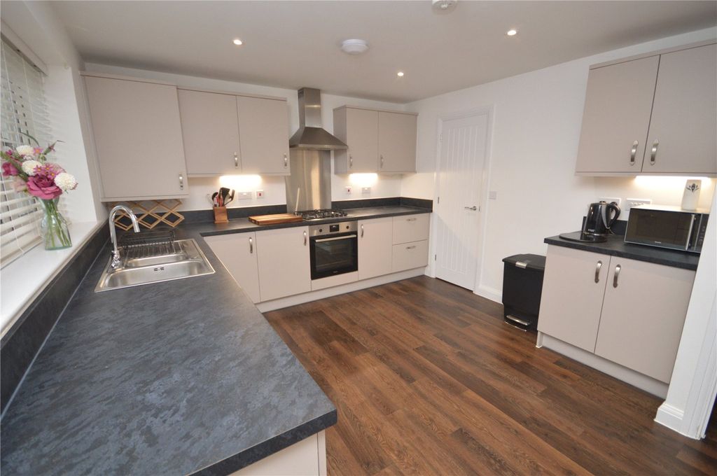 Property photo 3 of 14 Kitchen/Diner