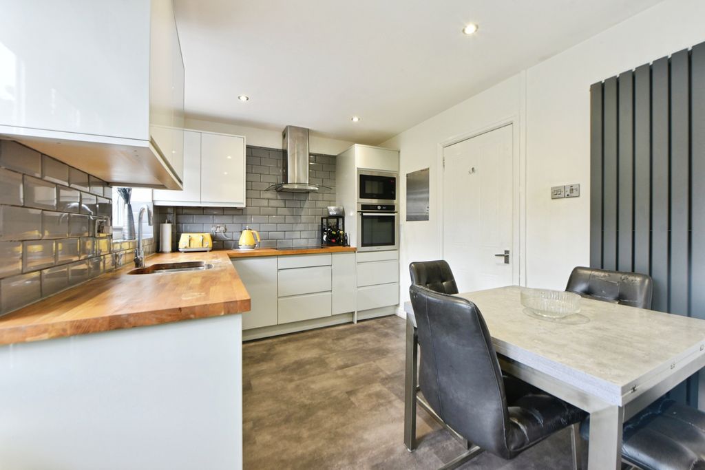 Property photo 1 of 18 Bob_7149