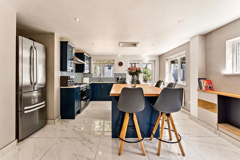 Property photo 3 of 45