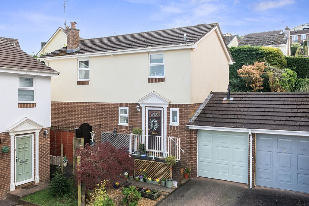 Property photo 1 of 22 Front (Exterior)