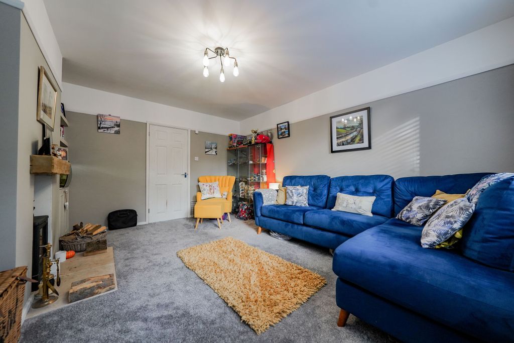 Property photo 3 of 32 Dsc00109