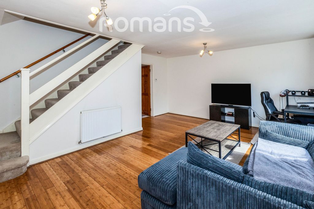 Property photo 2 of 10 Living 2