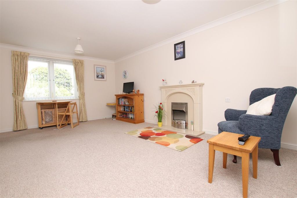 Property photo 2 of 10 Living Dining Room.Jpg