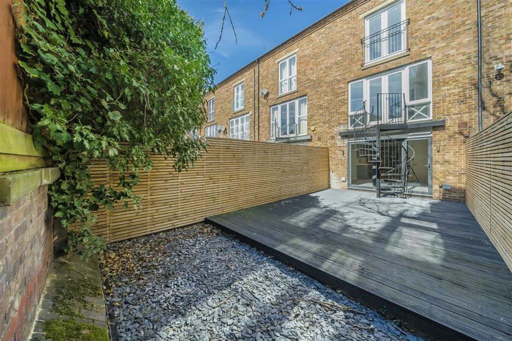 Property photo 3 of 9