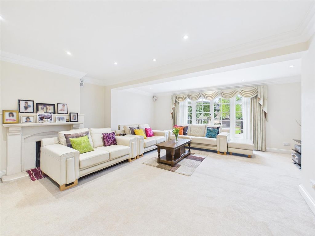 Property photo 3 of 18 Cam05080G0-Pr0343-Still002.Jpg