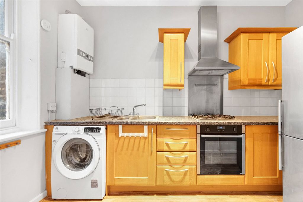 Property photo 3 of 9 Kitchen