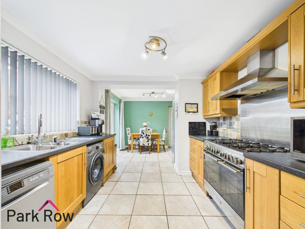 Property photo 3 of 25 Kitchen/Dining