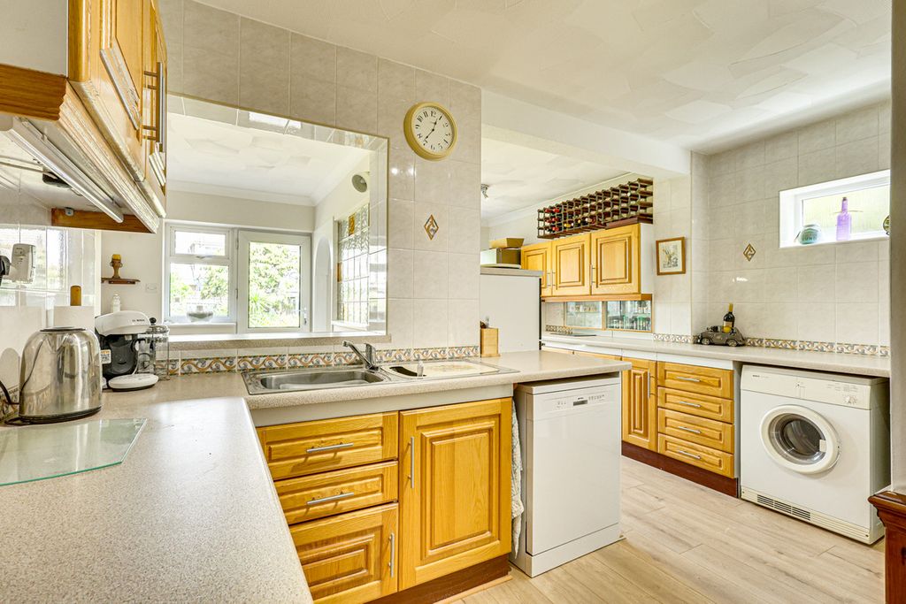 Property photo 3 of 35