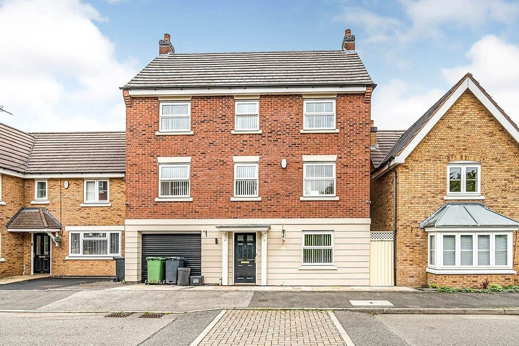 Property photo 1 of 8 External