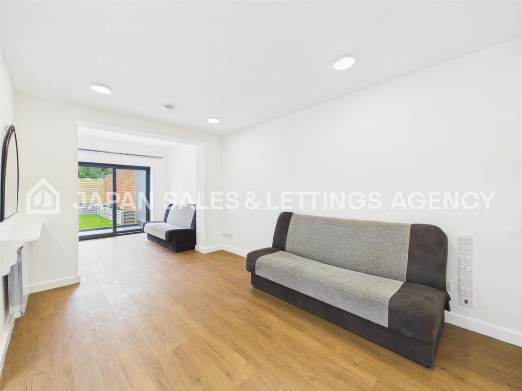 Property photo 2 of 6 Cam04401G0-Pr0149-Still008.Jpg