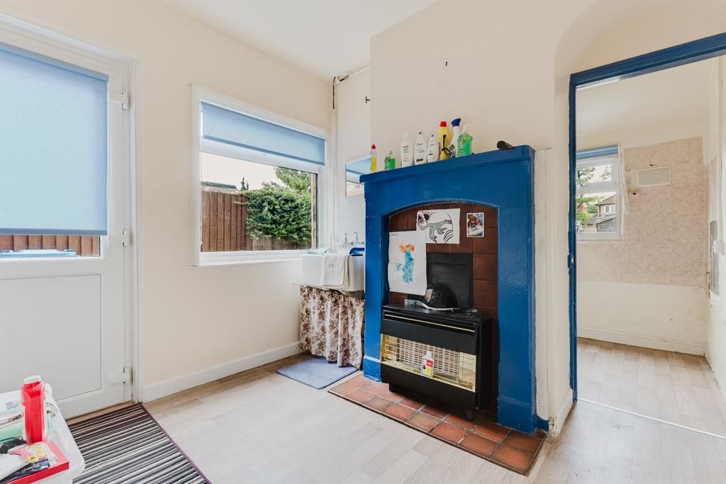 Property photo 3 of 22 29 Newman Street, Burton Latimer (16 Of 22).Jpg