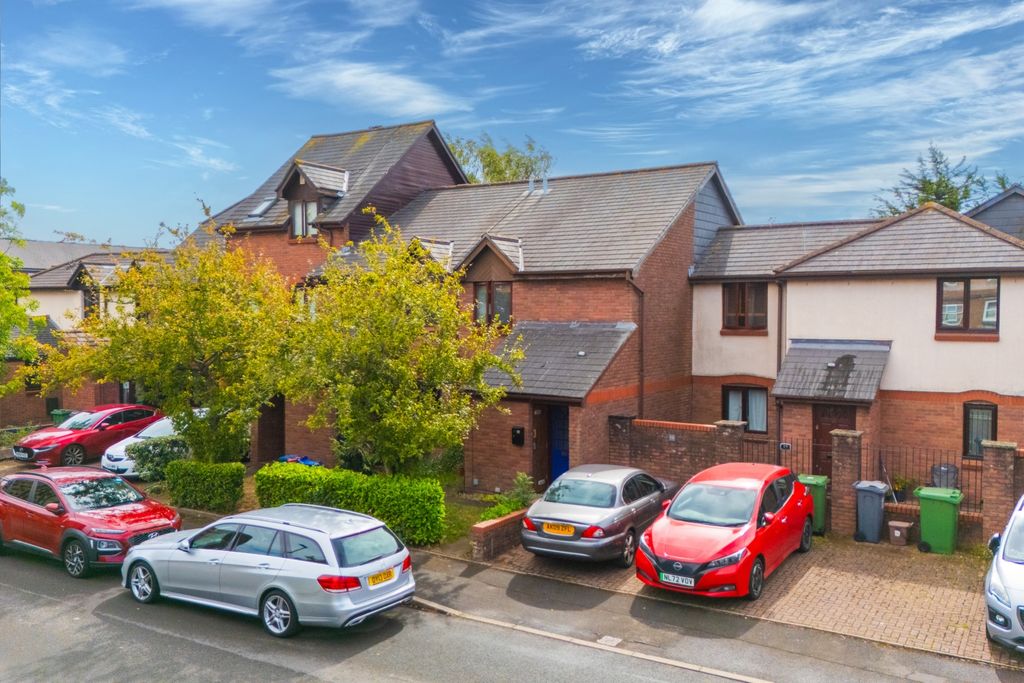 Property photo 1 of 20 Award-Winning Media Team On Every Listing_2