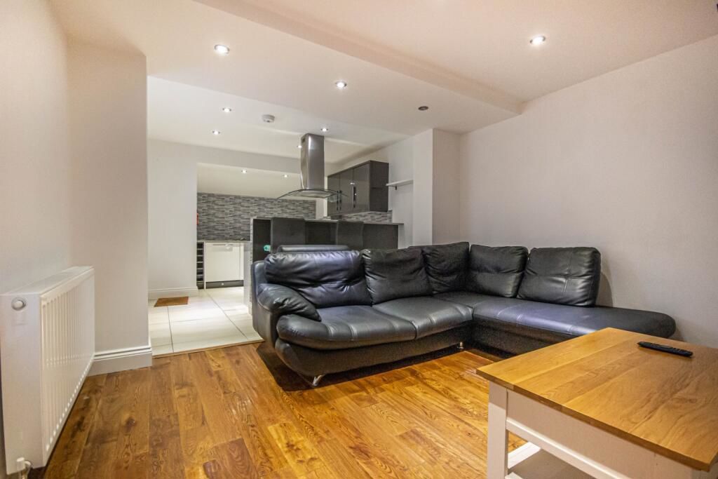 Property photo 3 of 8 Photo 8