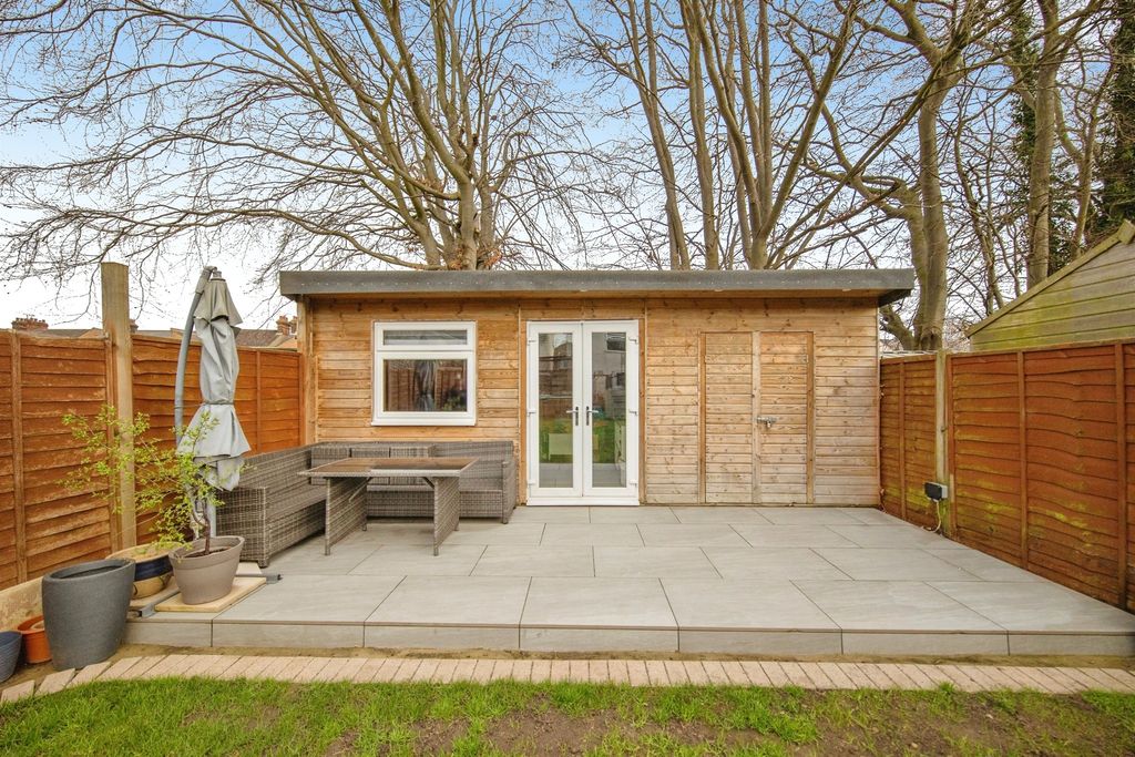 Property photo 3 of 19