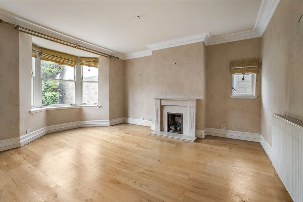 Property photo 2 of 41 Queens Road
