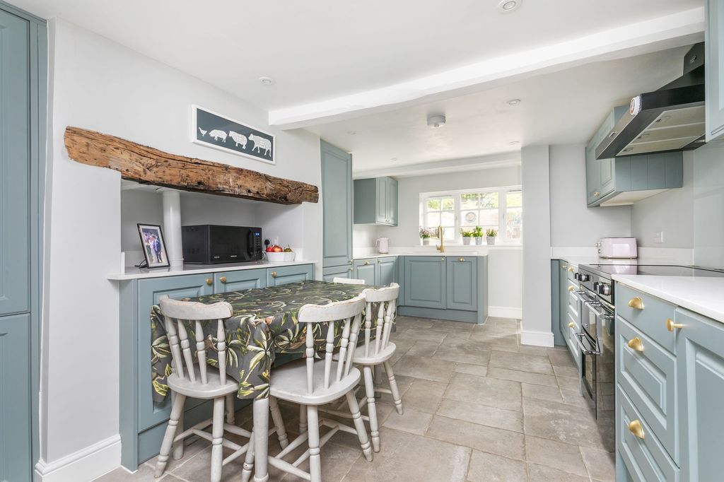 Property photo 3 of 21