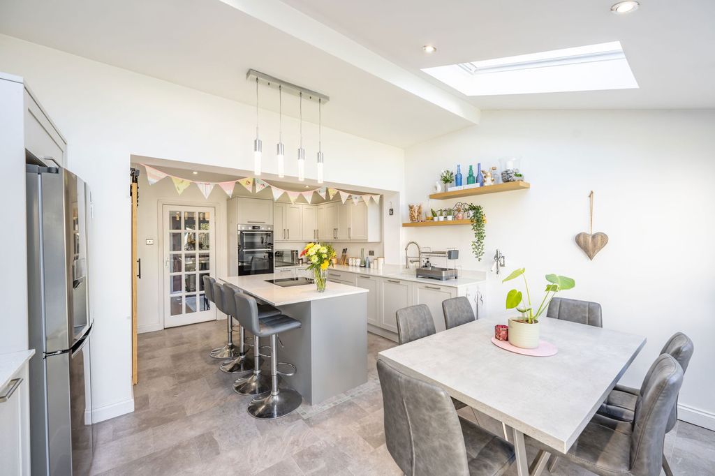 Property photo 2 of 36