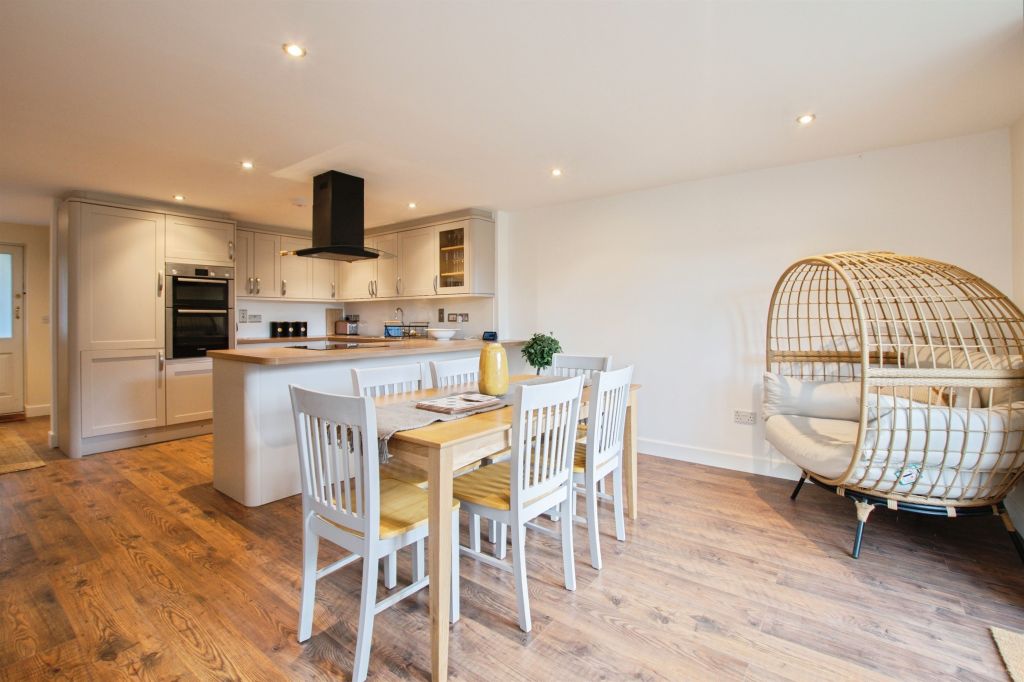 Property photo 3 of 17 Kitchen/Dining Room