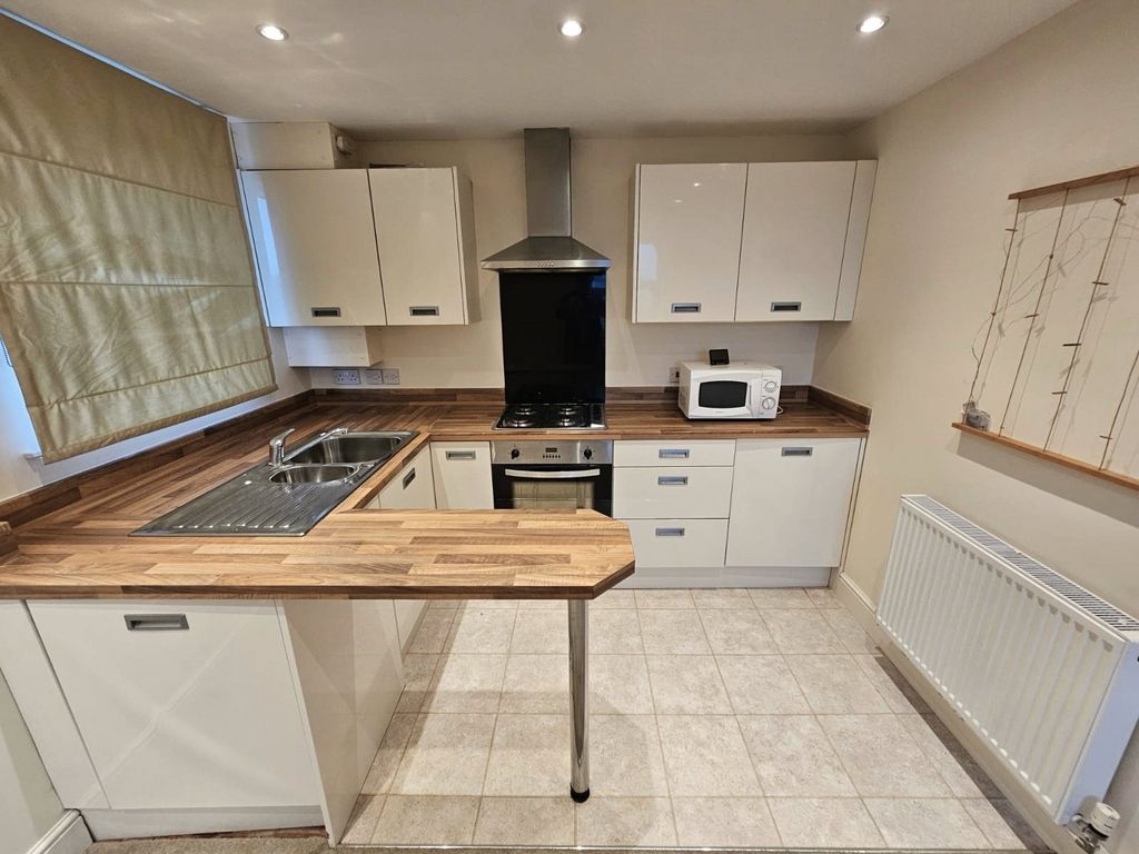 Property photo 3 of 8 Picture No. 12