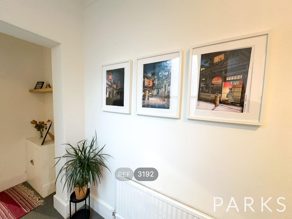 Property photo 3 of 8 Hallway