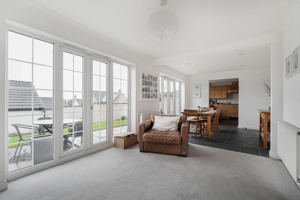 Property photo 3 of 32