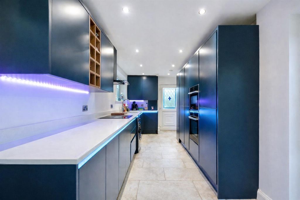 Property photo 2 of 21 Gregory Kitchen.Png