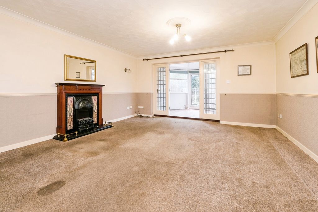 Property photo 3 of 17 Lounge