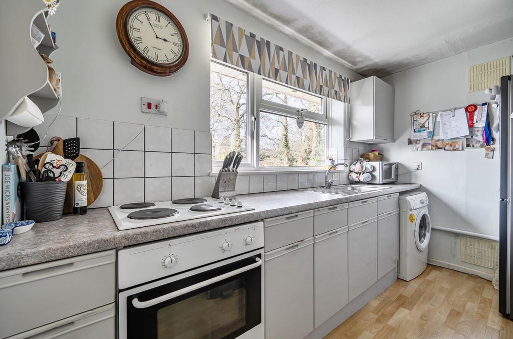 Property photo 3 of 17 1408643-11-698Df92B73082.Jpg