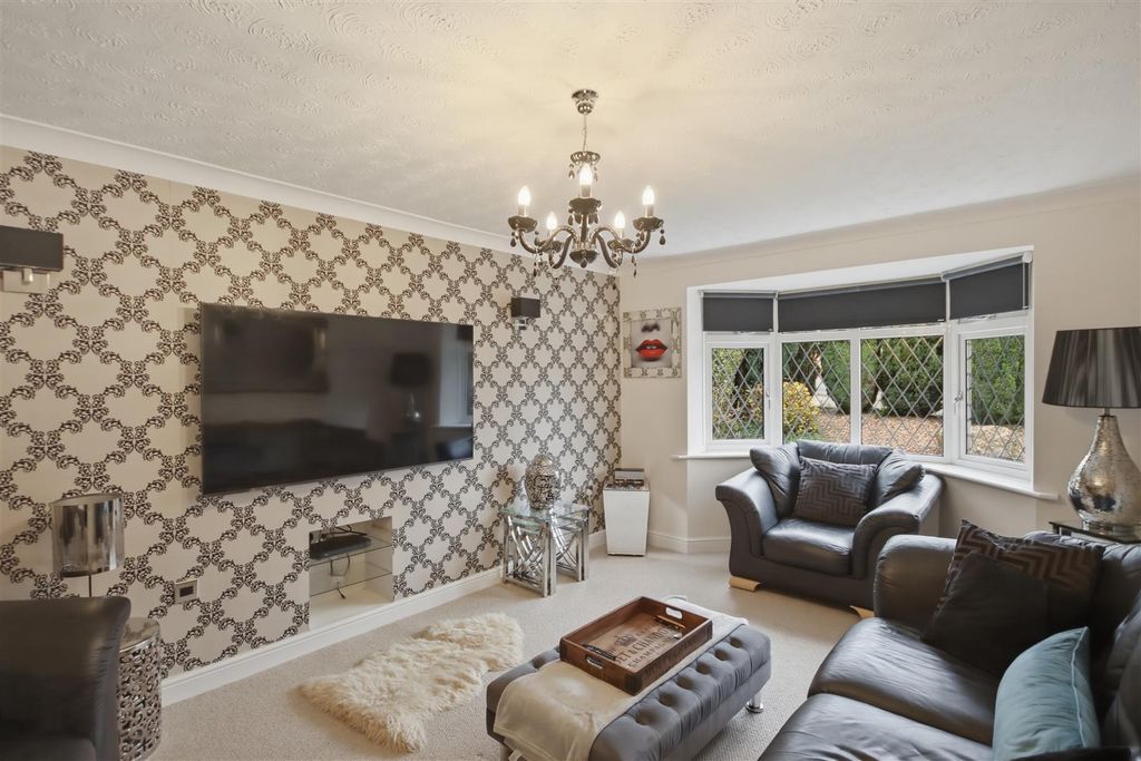 Property photo 2 of 19 Living Room