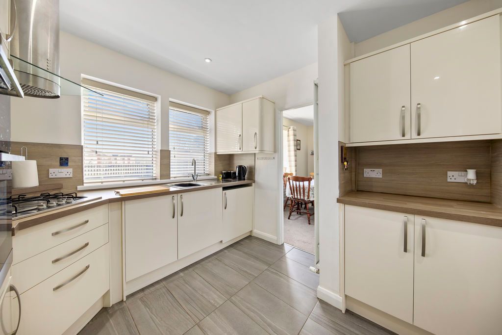 Property photo 3 of 25 Kitchen