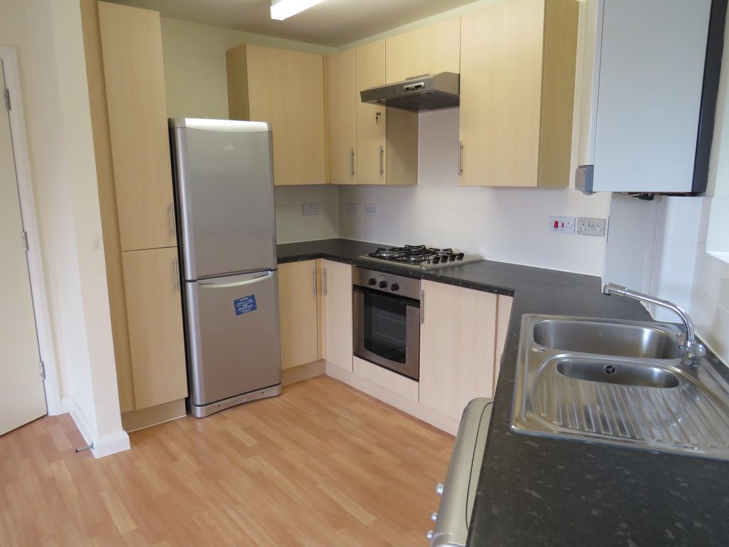 Property photo 3 of 10 Kitchen
