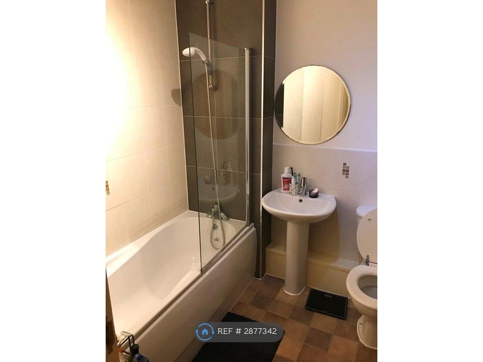 Property photo 3 of 10 House Bathroom