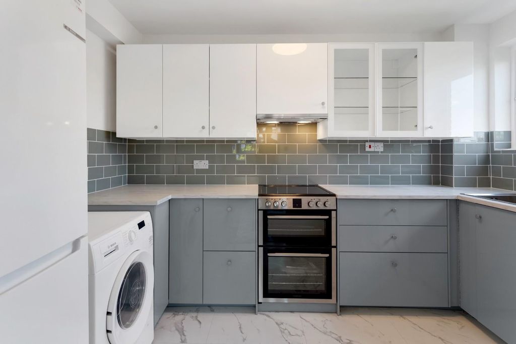 Property photo 3 of 12 Kitchen
