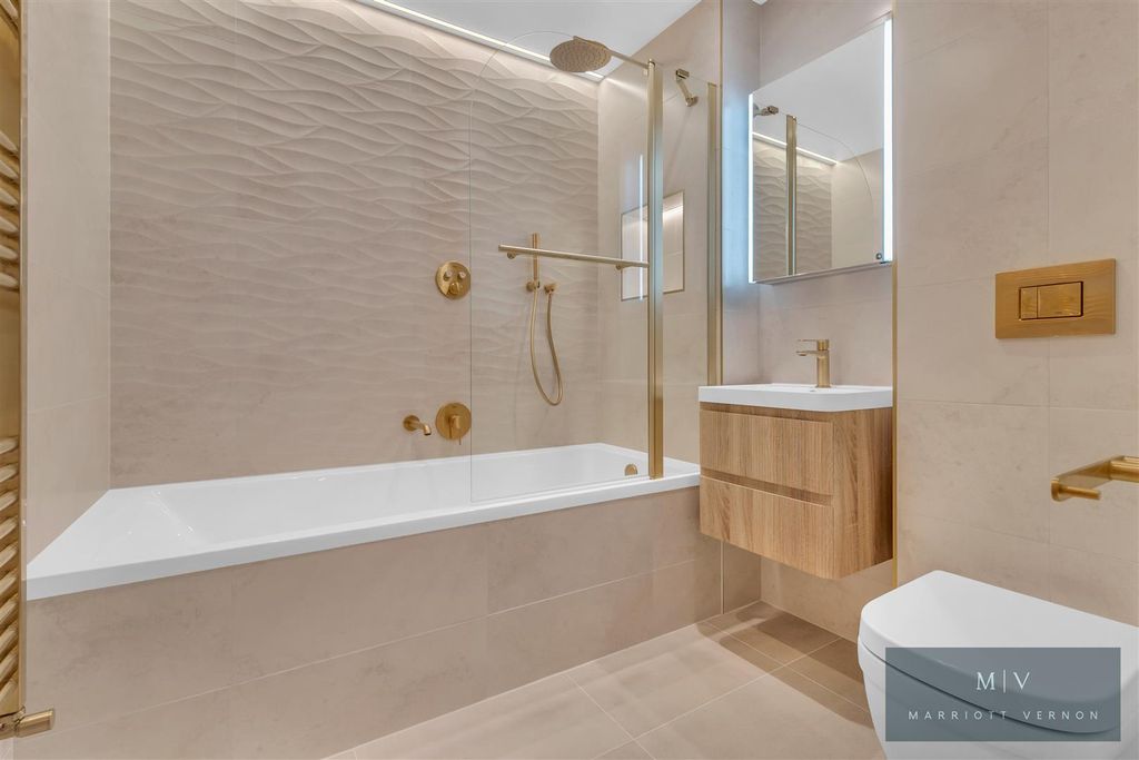 Property photo 3 of 22 Croham Mount 16 MV-1.Jpg
