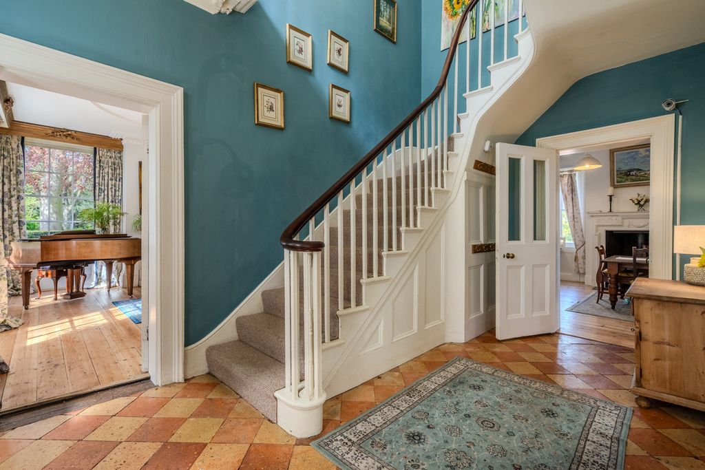 Property photo 2 of 41