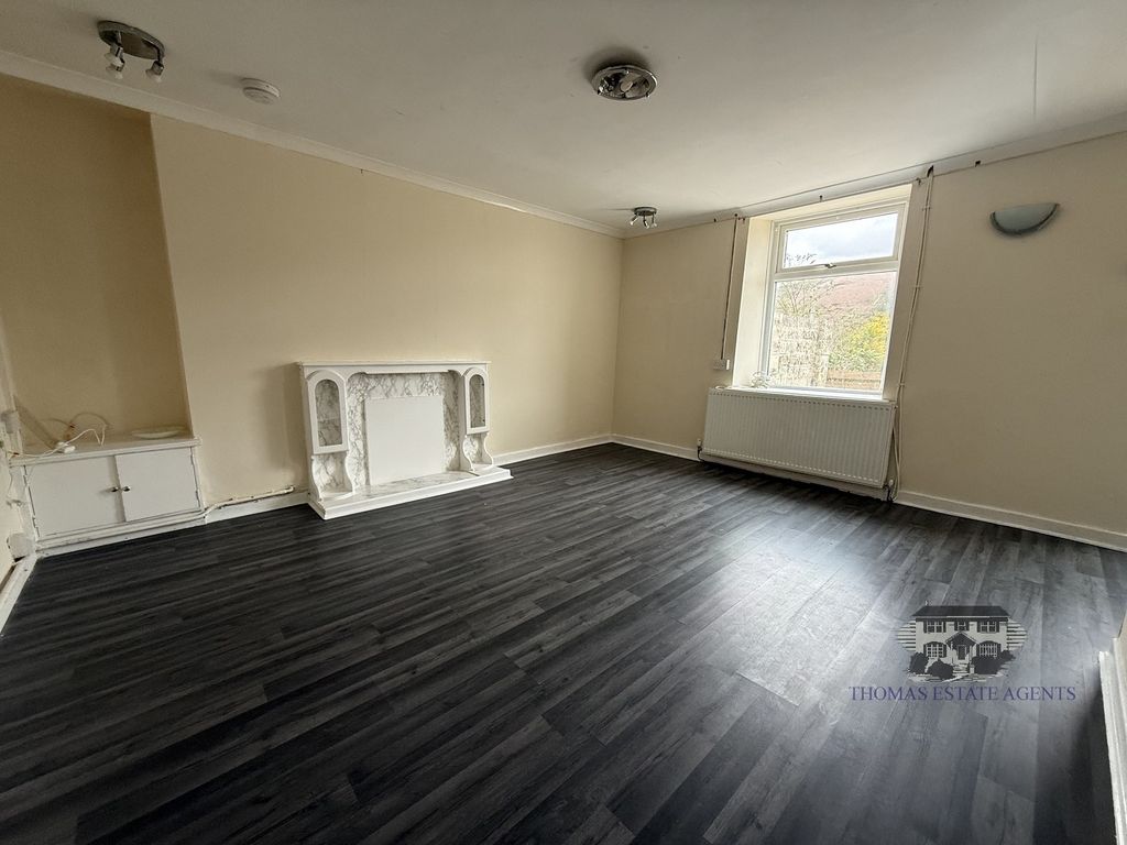 Property photo 2 of 12 Lounge