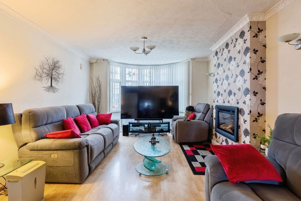 Property photo 3 of 16 Pbox-Img.Jpg