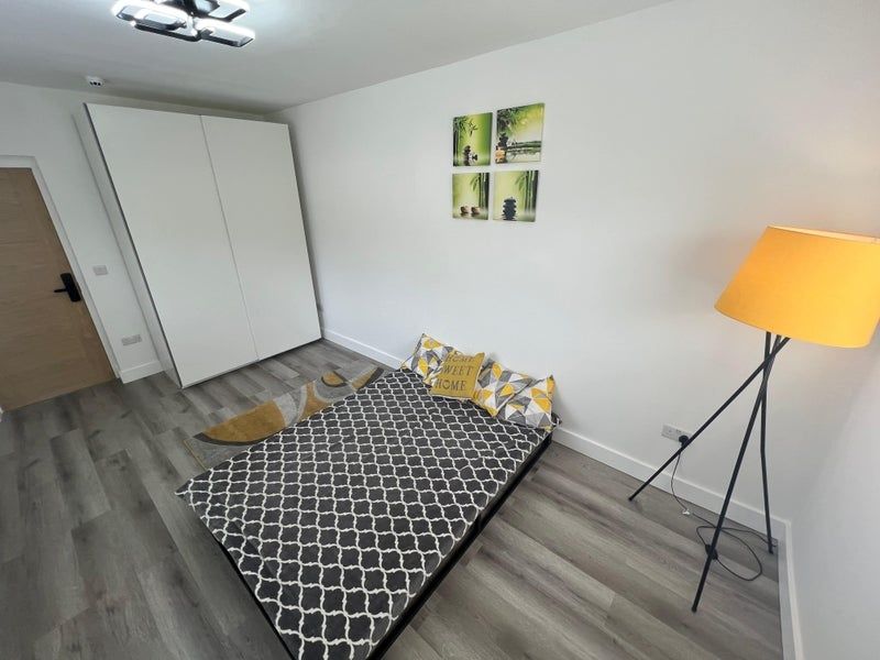 Property photo 1 of 9 A Modern Double Bedroom Featuring A Comfortable Be...