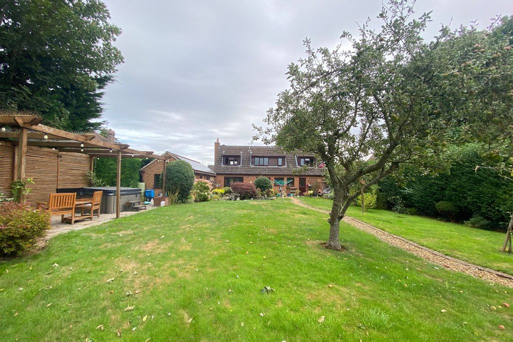 Property photo 2 of 19
