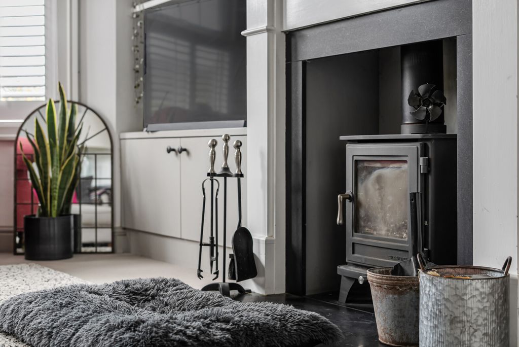 Property photo 3 of 17 1387131-16-6932ee...