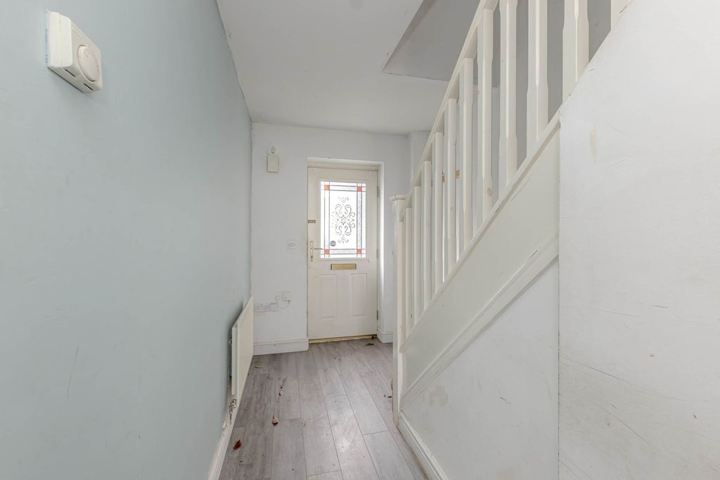 Property photo 2 of 27