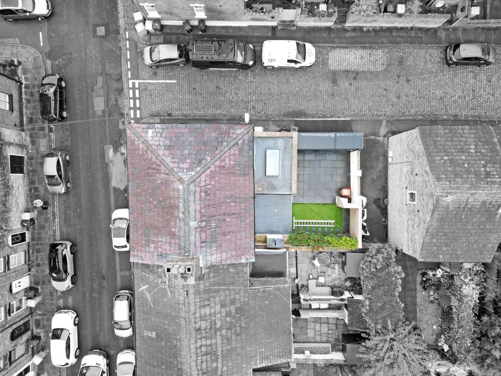 Property photo 2 of 40