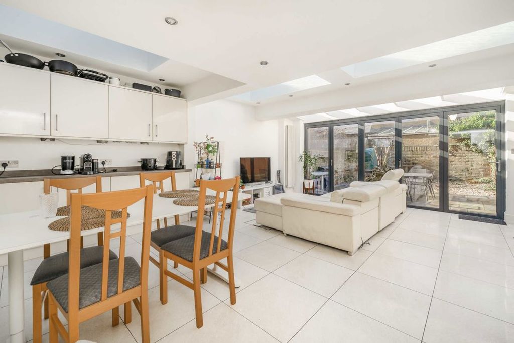 Property photo 2 of 6