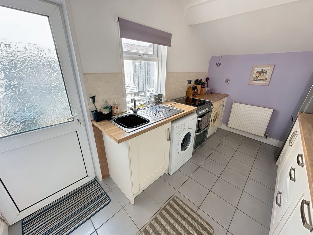 Property photo 3 of 13 Kitchen