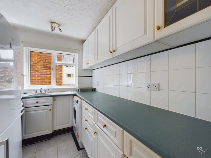 Property photo 2 of 6 Kitchen