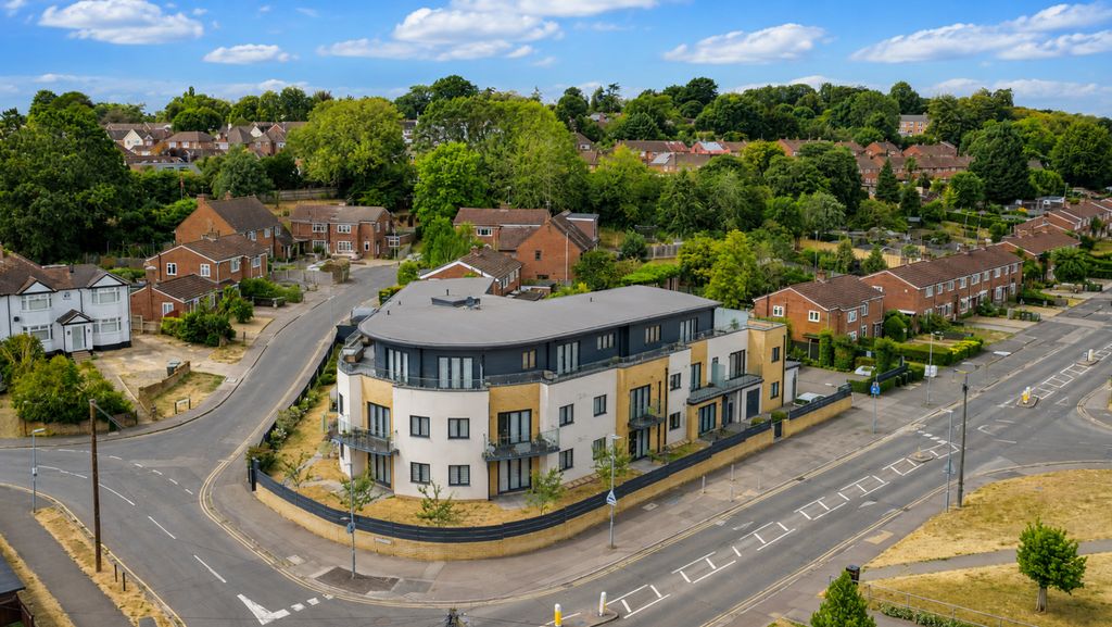 Property photo 1 of 18 2-Leinster-Court-27
