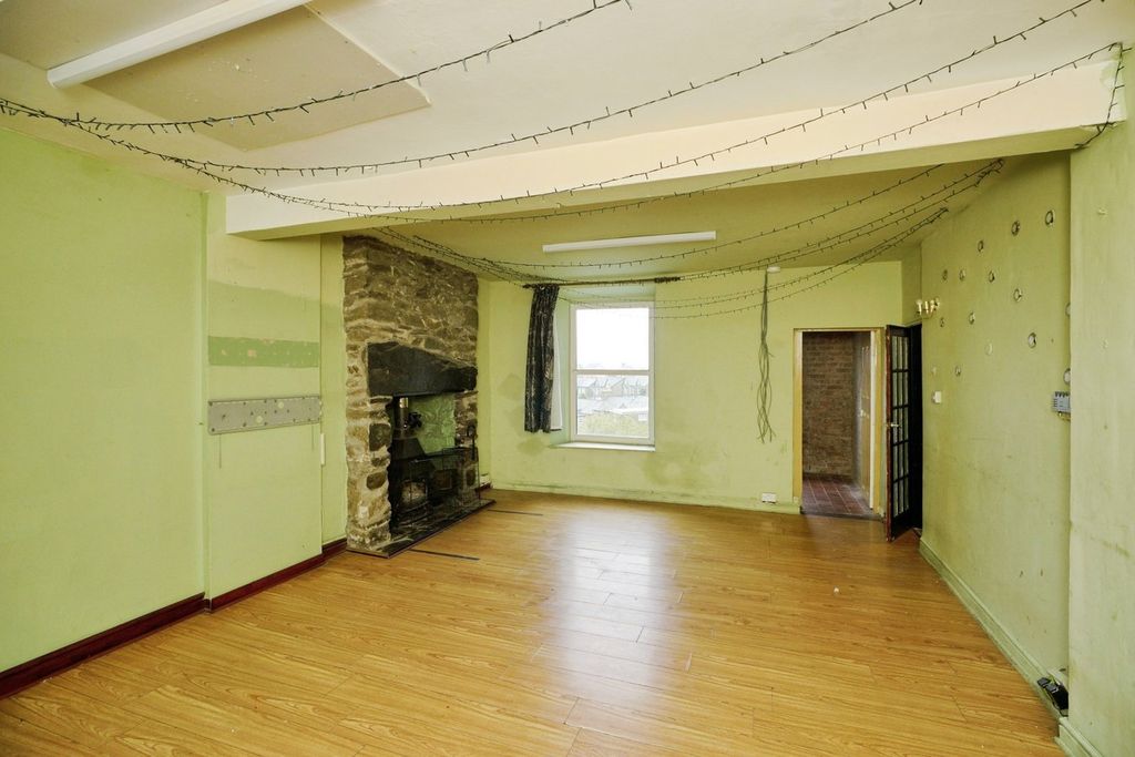 Property photo 3 of 26