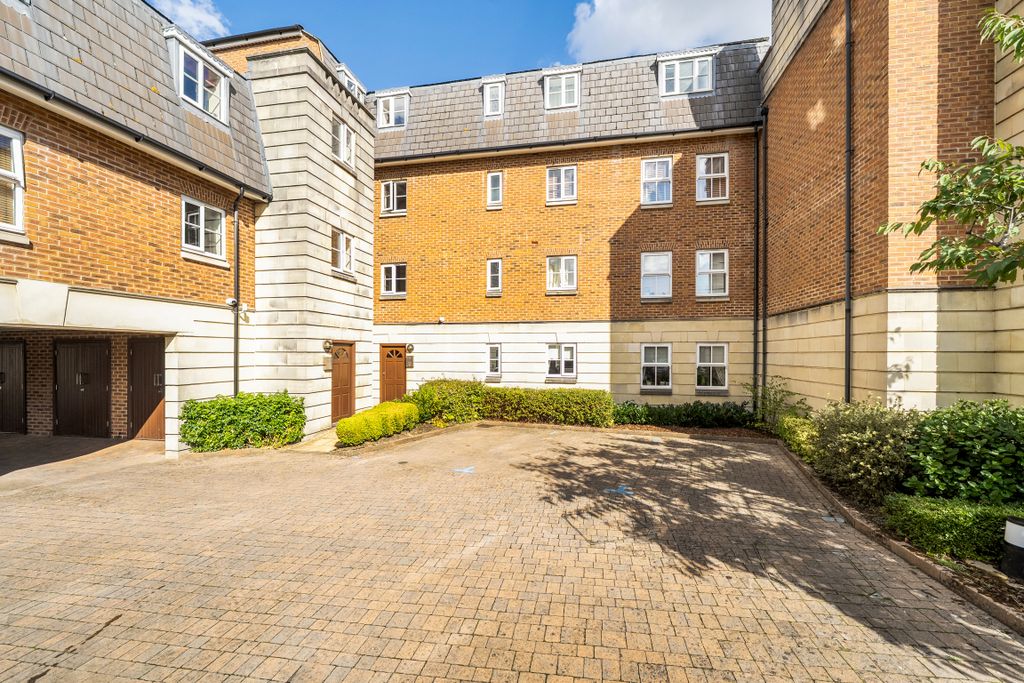 Property photo 1 of 12 15216399