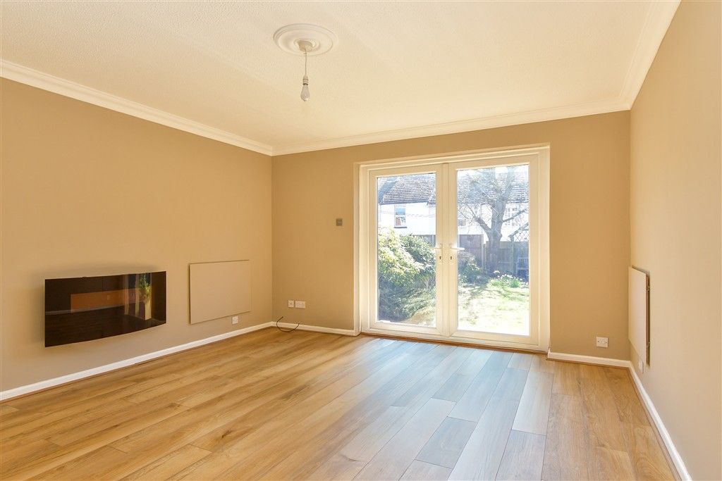 Property photo 3 of 12 Lounge/Diner